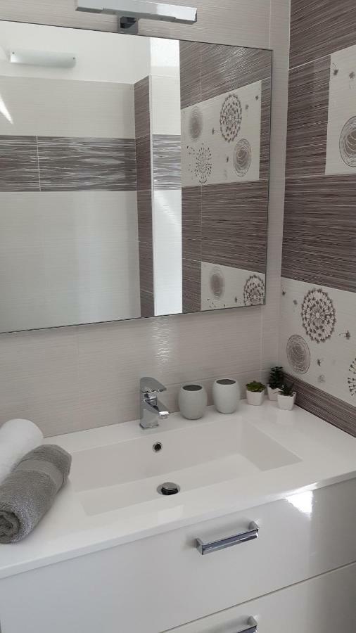 Porec Villa Luna With Pool المظهر الخارجي الصورة